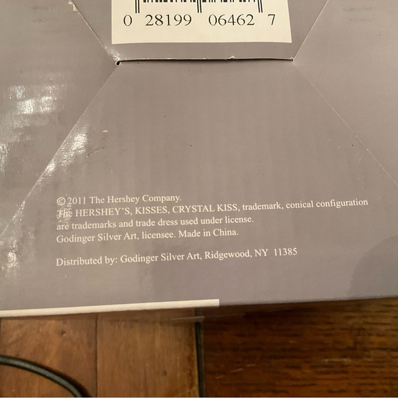 Hershey’s Crystal Kiss Covered Candy Dish new in box - Picture 8 of 8